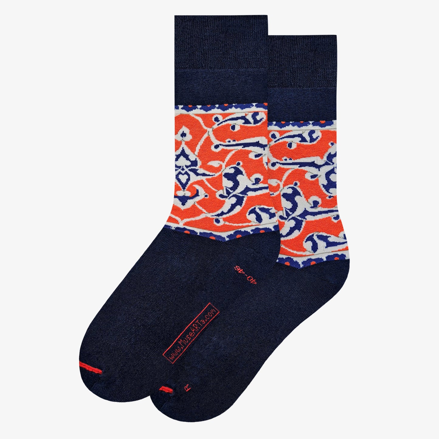 Autore sconosciuto - Piastrella con decoro a volute su fondo rosso